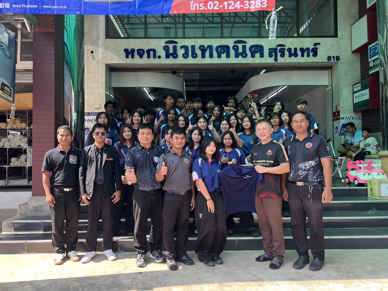 นักศึกษา วิทยาลัยการอาชีพสังขะ มาทัศนศึกษาดูงานที่ร้าน